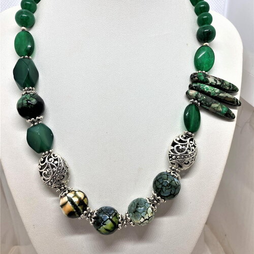 Collier agate verte, jade, jaspe, 47 cm grosses perles et perles ciselées argent tibétain bijou femme