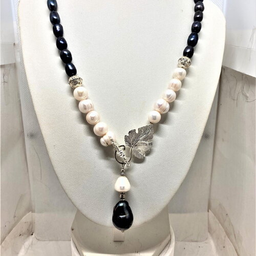 Collier perles de culture noires et blanches baroques pendentif késhi collier 50 cm bijou femme