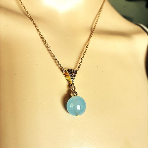 Pendentif aigue marine perle à facettes de 12mm sur collier chaîne dorée acier inoxydable 45/50 cm bijou femme