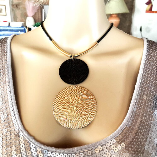 Pendentif doré et noir métal fin plat sur collier 47/53cm cordon 2mm en coton noir bijou femme