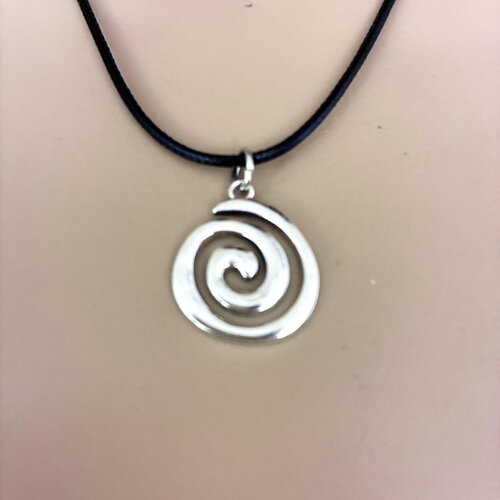 Pendentif original en acier inoxydable sur collier cordon en coton ciré noir 45/50 cm bijou femme