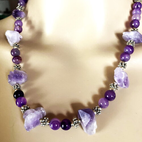 Améthyste collier 50 cm pierres baroques et perles 8mm bijou femme.