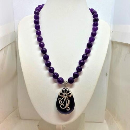 Améthyste collier pendentif 47cm pierres fines semi-précieuse perles 10mm pendentif oval décoration ciselée argentée bijou femme.
