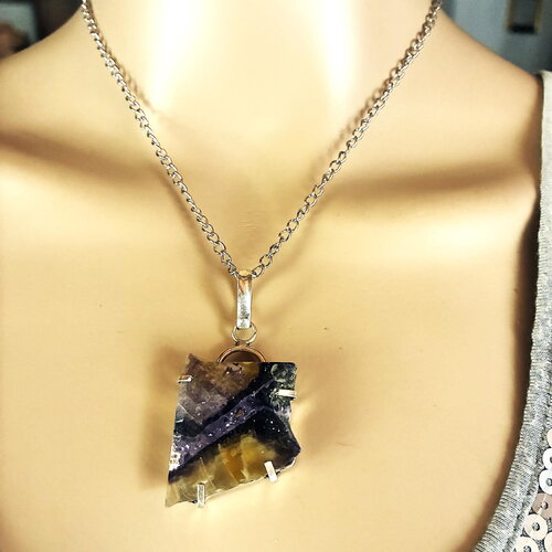 Pendentif fluorite brute collier chaîne acier inoxydable 45 cm, bijou femme.