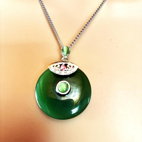 Pendentif jade sur collier chaîne acier inoxydable argentée 45 cm bijou femme