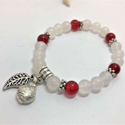 Bracelet agate rouge agate blanche de 16 à 19 cm perles de 8mm avec breloques bijou femme