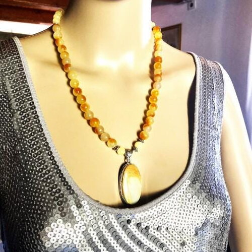Collier agate jaune orangé, pendentif en jaspe collier 54 cm bijou femme