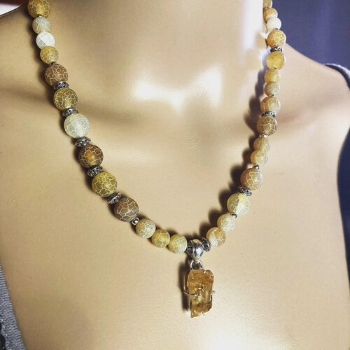 Collier agate veinée beige clair mat, agate veinée beige foncée pendentif citrine collier 49 cm bijou femme