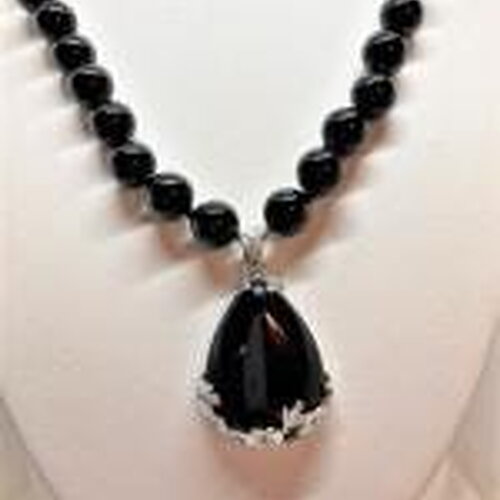 Collier avec pendentif, onyx noir 47 cm, perles rondes de 8mm bijou femme.