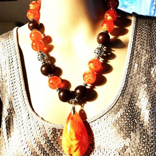 Collier ambre orange et noir superbe collier 55 cm gros pendentif grosses perles de 20mm bijou femme