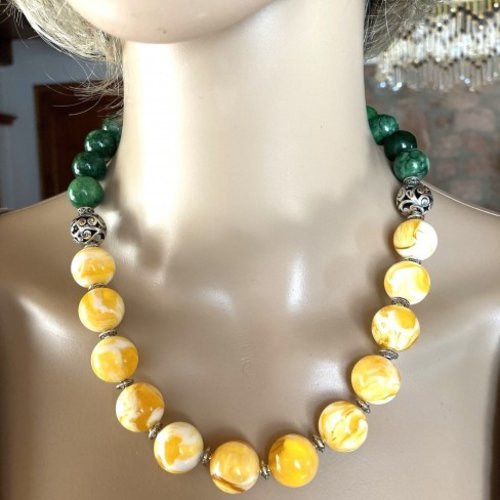 Collier ambre jaune et jade vert superbe collier 49 cm grosses perles de 16mm à la base bijou femme