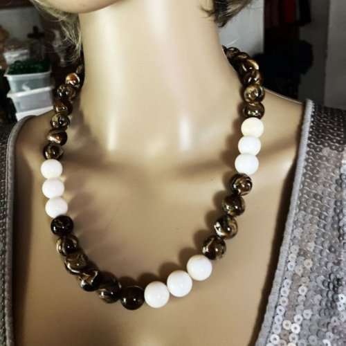 Collier ambre brun  marbré blanc et ambre blanc collier long 56 cm perles de 14mm bijou femme