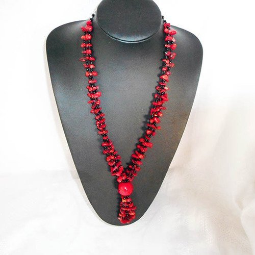 Collier corail bambou vegetal rouge naturel et perle noire harmonie du rouge et du noir