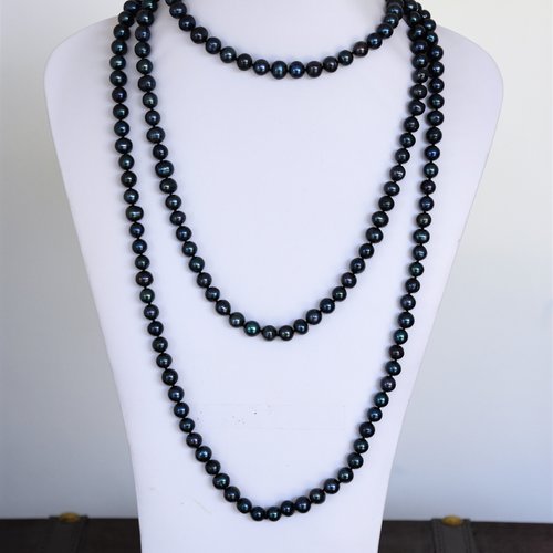 Collier long de perle d´eau douce bleu nuit irisé calibrées grade aa+ trés belles perles à un prix trés interessant