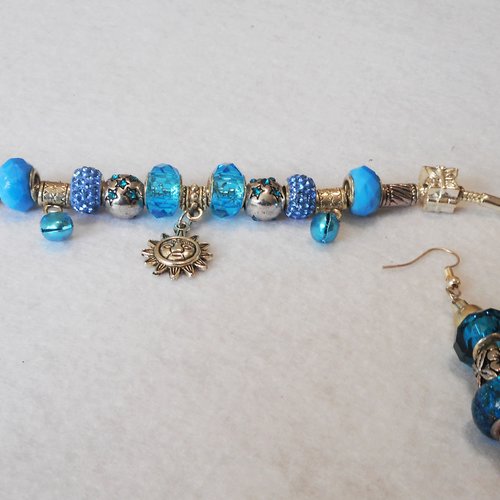 Bracelet charms bleu boucles d´oreilles offertes
