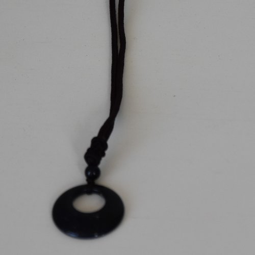 Collier cordon 78 cm et agate noire 3 cm de diamètre