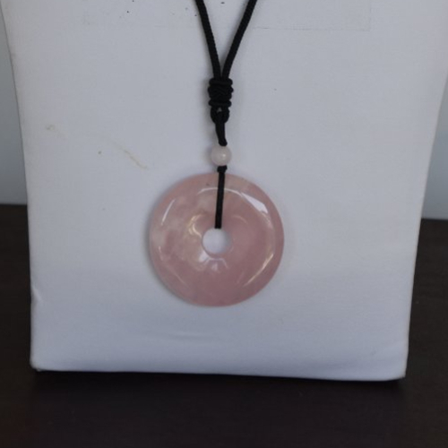 Collier cordon 63 cm et quartz rose de 4 cm de diamètre