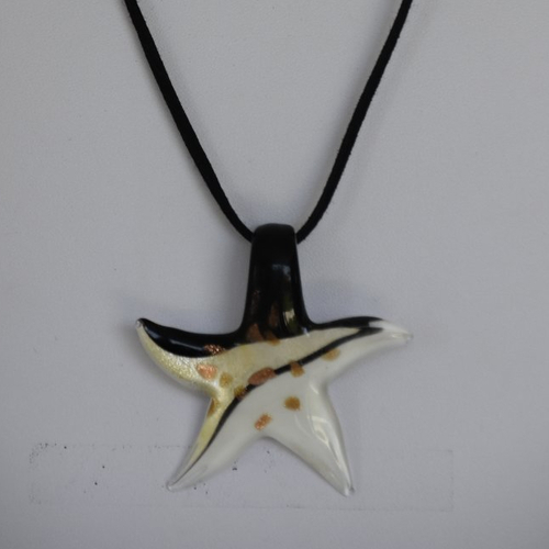 Collier cordon   pendentif étoile  verre de murano