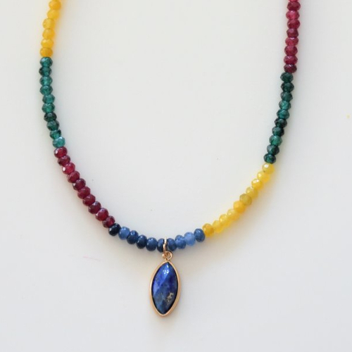 Collier ras du cou jade multicolore et pendentif lapis lazuli