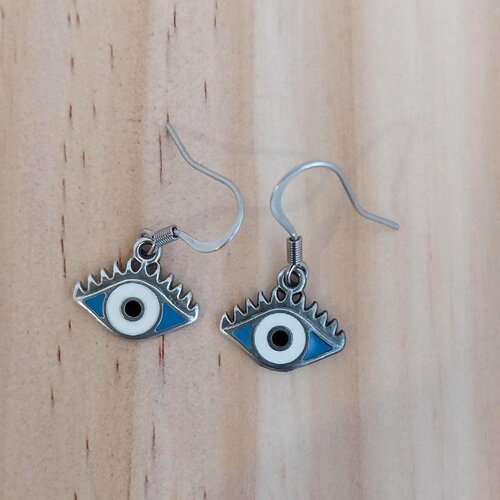 Boucles d'oreilles œil bleu porte-bonheur argenté. style bohème.