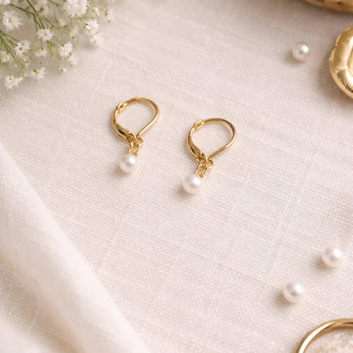 Petites dormeuses dorées perle – acier inoxydable – élégantes & fines