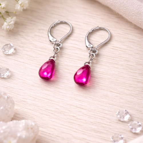 Boucles d’oreilles fait main – gouttes fushia – dormeuses argentées