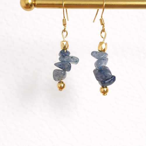 Boucles d’oreilles pierre bleue naturelle – acier inoxydable doré – style bohème chic – légères et élégantes