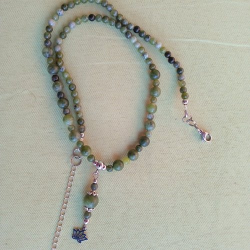 Collier nefrite
