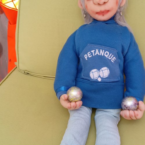 Poupée pétanqueuse