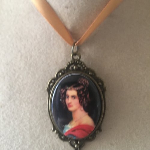 Pendentif rétro camée  victorien profil de femme