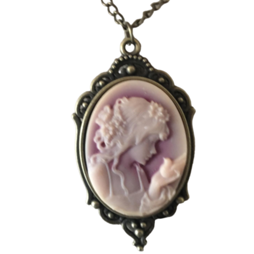 Sautoir pendentif camée rétro vintage jeune fille a la colombe
