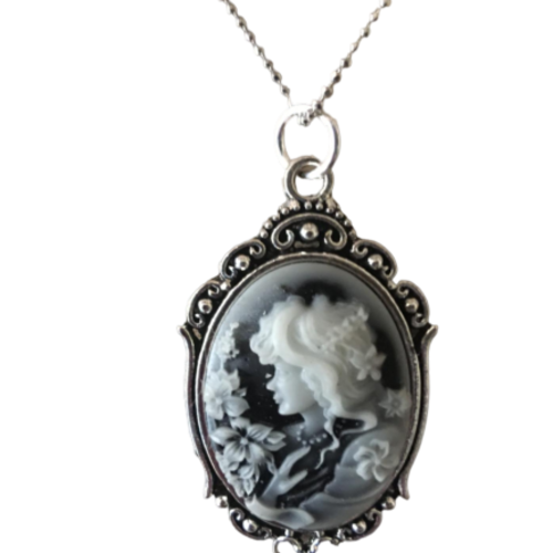 Pendentif camée jeune fille aux fleurs