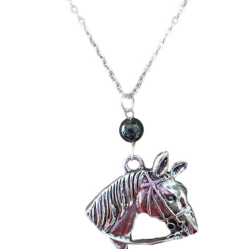 Collier avec pendentif tête de cheval et  hématite