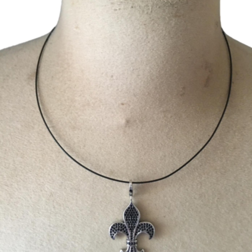 Pendentif fleur de lys argent 925 ième zircon noirs