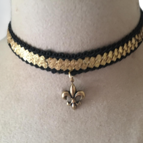 Collier ras du cou noir et or fleur de lys