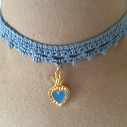 Collier ras du cou bleu ex voto coeur sacré