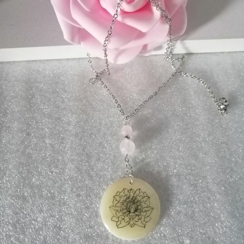 Collier fleur de lotus et quartz rose