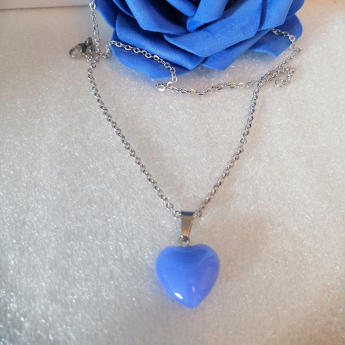 Collier coeur et son pendentif en pierre naturelle agate bleu