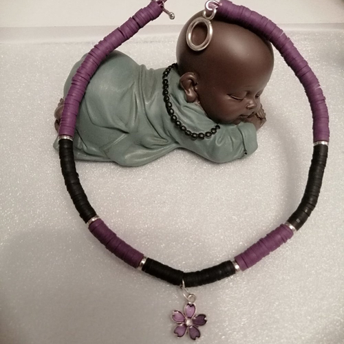 Collier ras du coup en heishi violet et noir