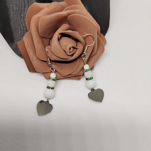 Boucles d'oreilles coeur, perles en pierre blanche