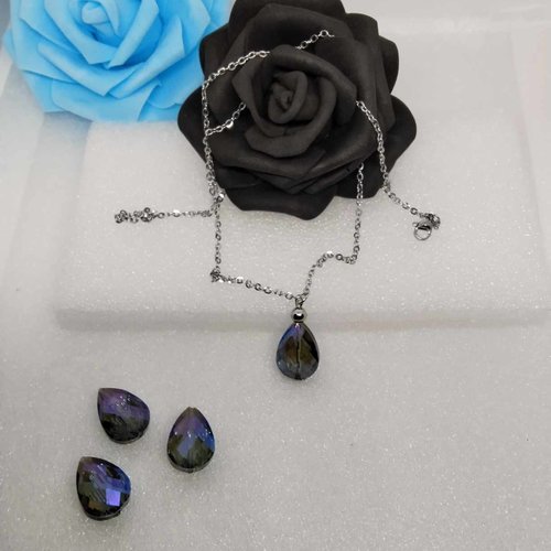Collier goutte, en verre.