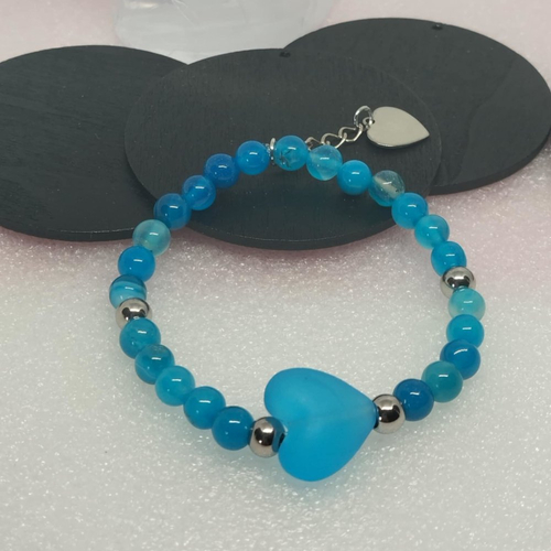 Bracelet coeur, perles.