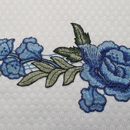 Applique fleur guipure 30x10cm bleu dentelle en fil de soie