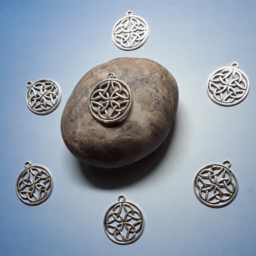 Noeud breton celtique médiéval 2.8x2.5cm argent tibétain