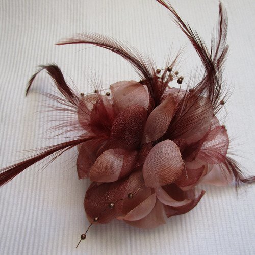 1 grosse fleur taupe marron de 14 à 18cm plumes organza perle