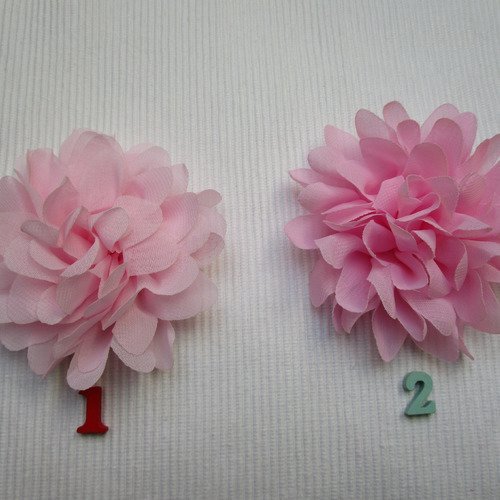 Grosse fleur n°1 rose pâle 10cm froufrou à multiple niveaux organza polyester verso feutrine
