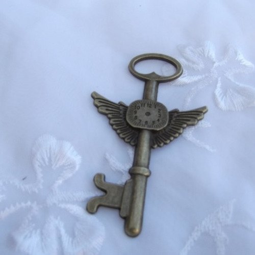 1 pendentif montre aile clé couleur bronze 7.6x4.5cm
