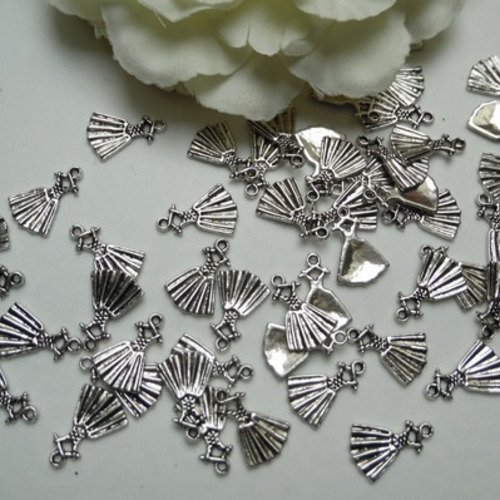Lot de 4 breloques petite robe grand tutu de danse 19x13mm argent tibétain
