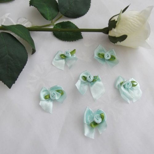 Lot de 10 fleurs bleues pâles noeuds papillon 30x27mm