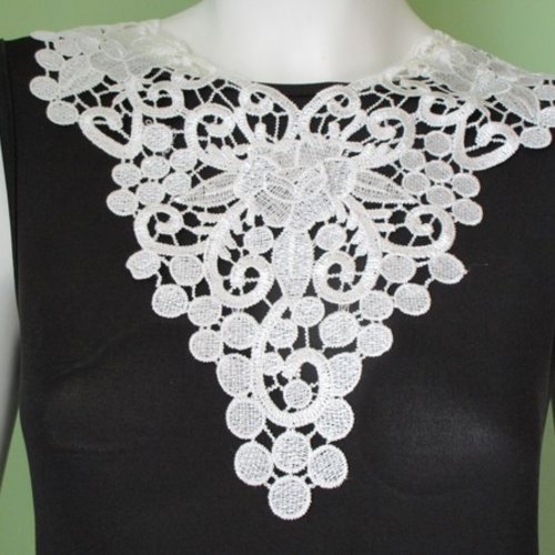 Plastron blanc guipure encolure coton enduit 39x25.5cm gpb15